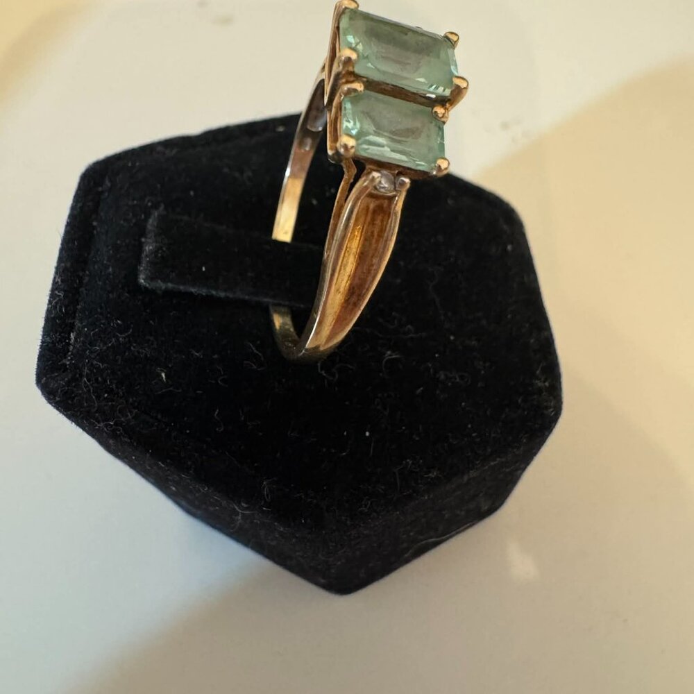 10K Gold Emerald Cut Green Amethyst Ring Size 9 – 2g - Picture 4 of 5